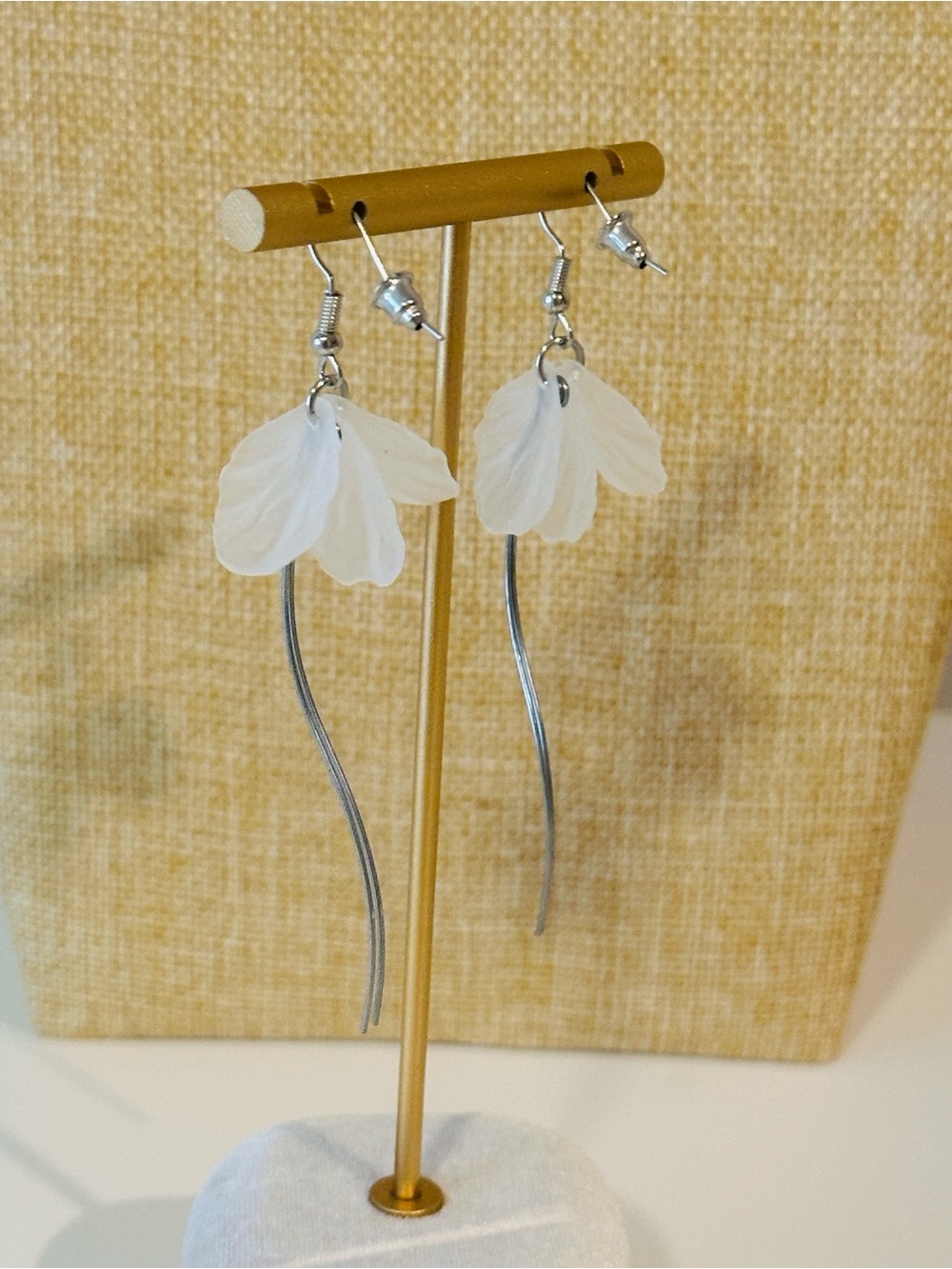Fashion Jewelry White Feather & Silver Chain Drop Earrings - Picture 2 of 5